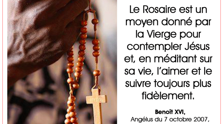 « Le Rosaire est un moyen donné par la Vierge pour contempler Jésus et, en méditant sur sa vie, l&rsquo;aimer et le suivre toujours plus fidèlement. » Benoît XVI, Angélus du 7 octobre 2007, fête de Notre-Dame du Rosaire.